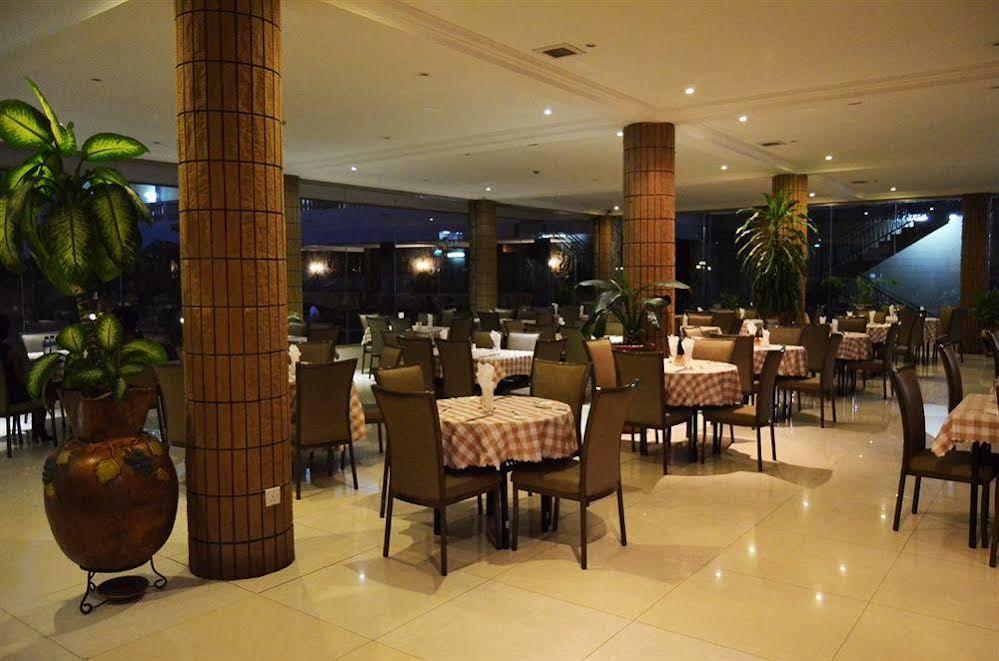 Mensvic Grand Hotel Accra Extérieur photo