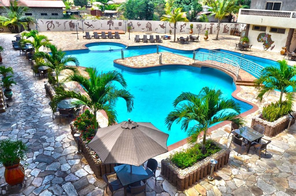 Mensvic Grand Hotel Accra Extérieur photo
