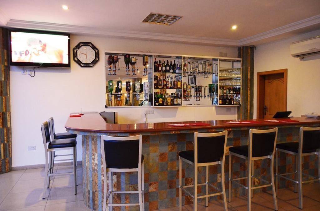 Mensvic Grand Hotel Accra Extérieur photo