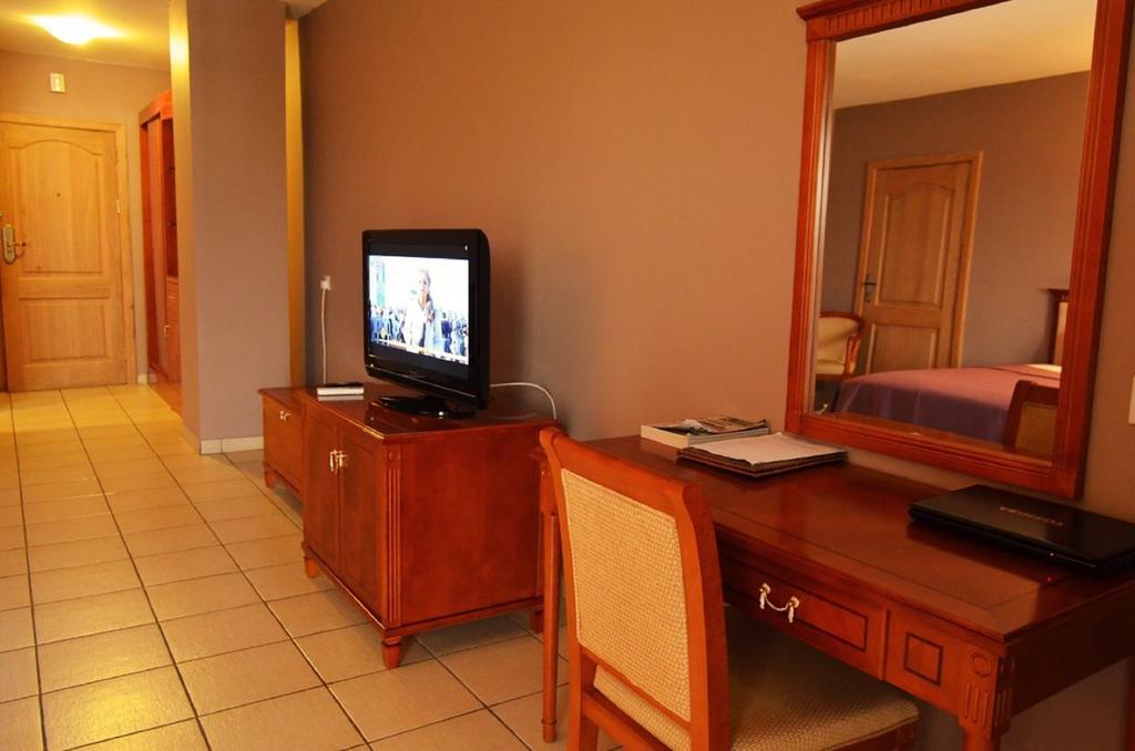 Mensvic Grand Hotel Accra Chambre photo