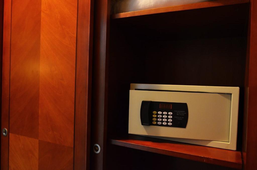 Mensvic Grand Hotel Accra Chambre photo