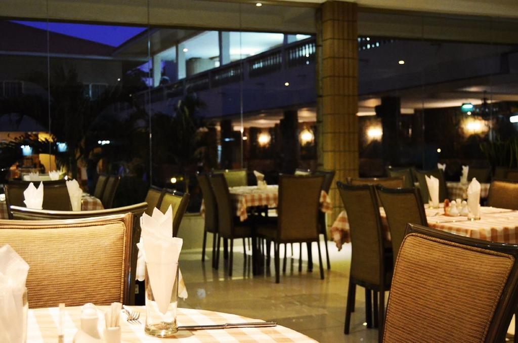 Mensvic Grand Hotel Accra Extérieur photo