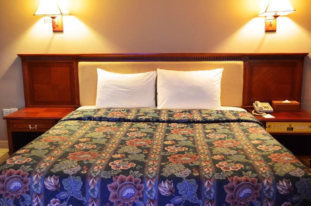 Mensvic Grand Hotel Accra Chambre photo