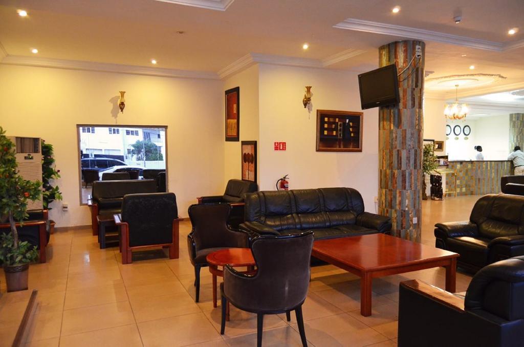 Mensvic Grand Hotel Accra Extérieur photo