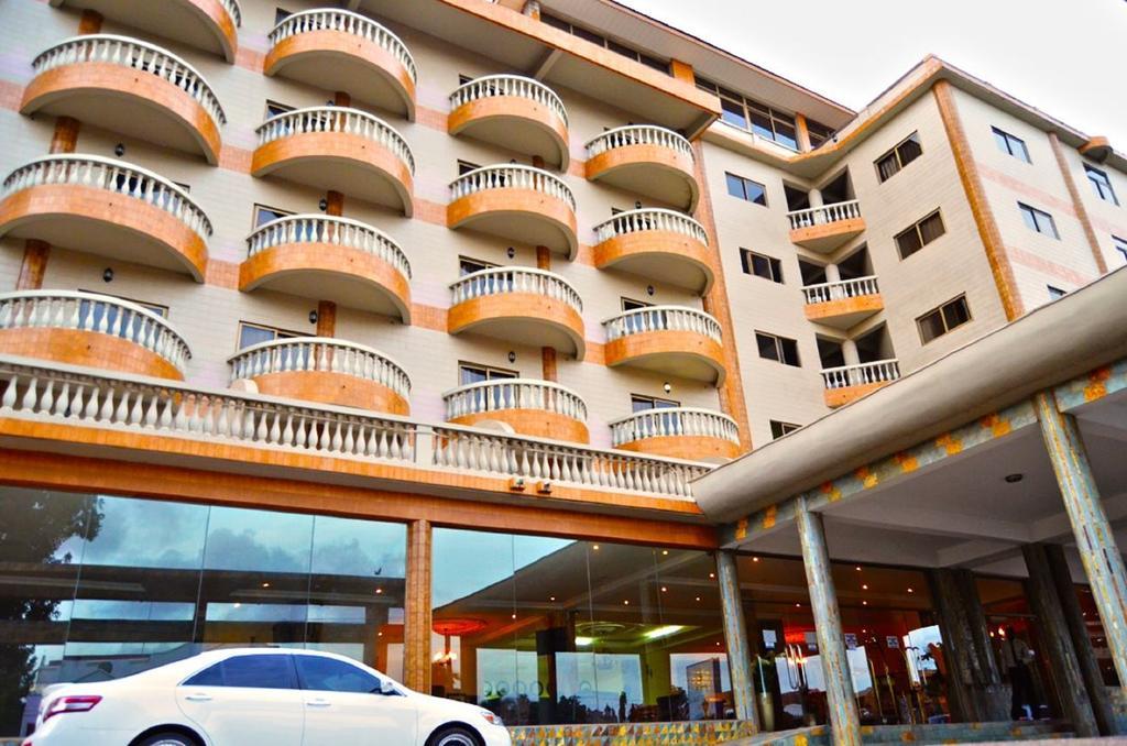 Mensvic Grand Hotel Accra Extérieur photo