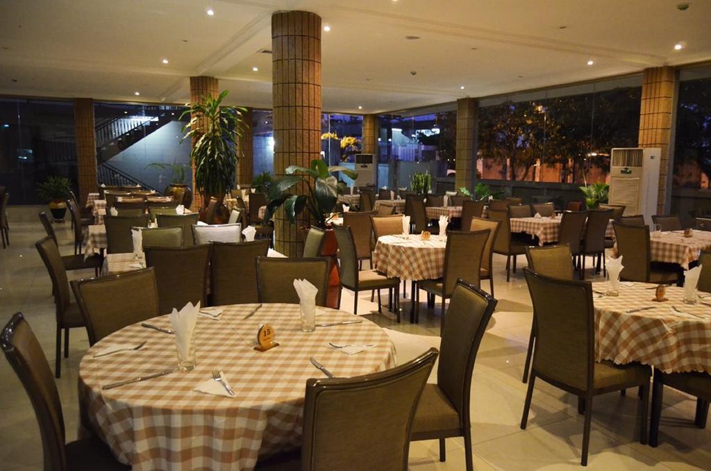 Mensvic Grand Hotel Accra Extérieur photo