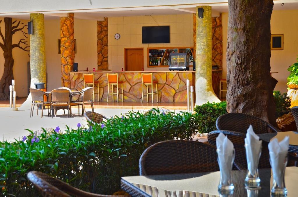 Mensvic Grand Hotel Accra Extérieur photo